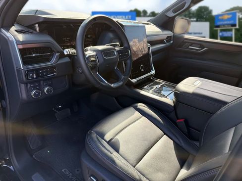 Used 2025 GMC Yukon Denali AWD/4WD image 9