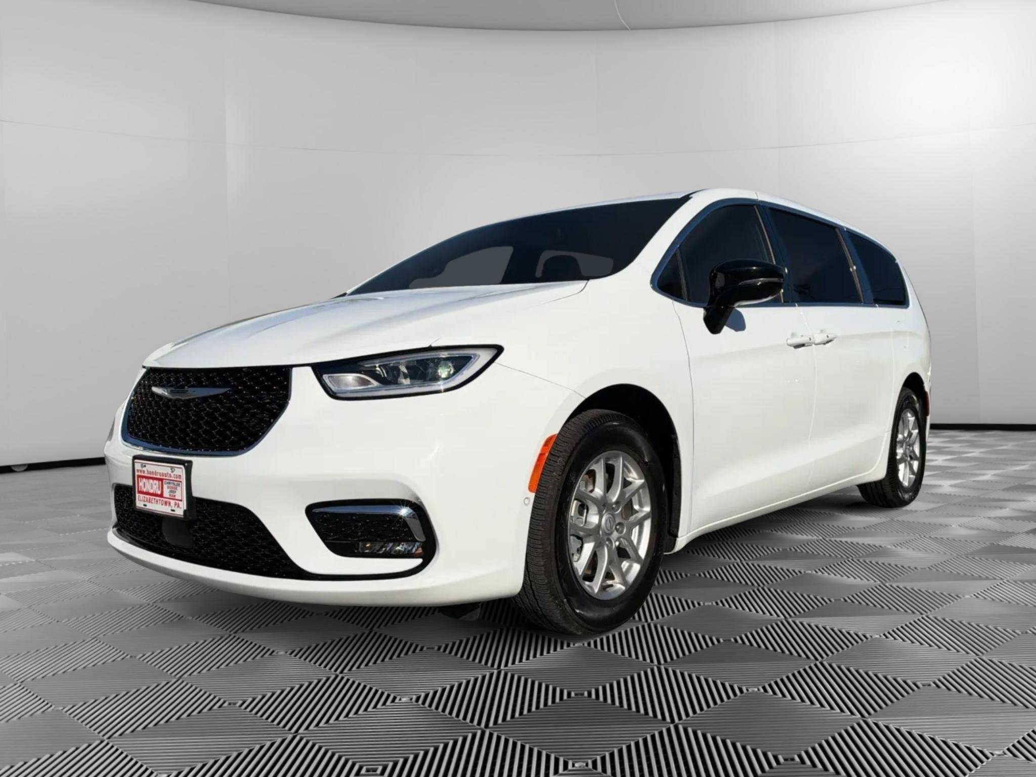 Used 2026 Chrysler Pacifica Select FWD image 1