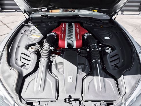 Used 2018 Ferrari GTC4Lusso AWD/4WD image 17