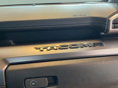Certified 2025 Toyota Tacoma SR5 AWD/4WD image 31