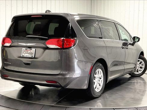 Used 2017 Chrysler Pacifica Touring image 13