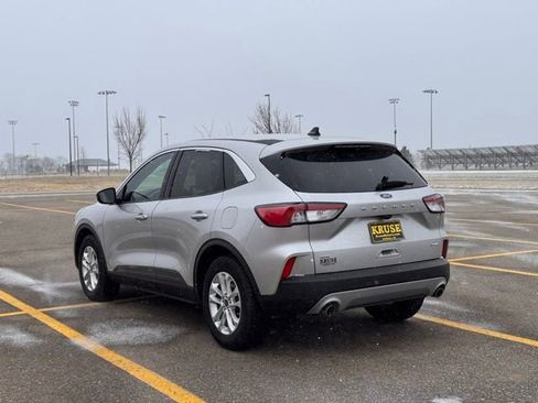 Used 2020 Ford Escape SE image 32
