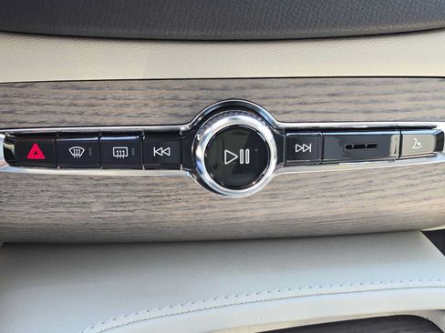 Certified 2023 Volvo XC90 T8 Plus AWD/4WD image 32