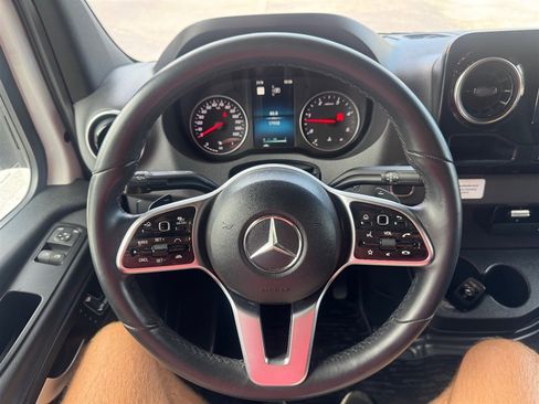 Used 2022 Mercedes-Benz Sprinter 3500 image 26