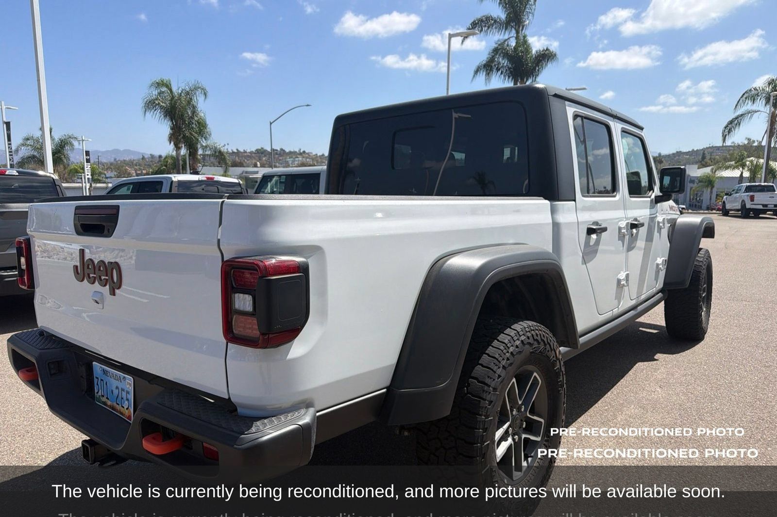 Used 2026 Jeep Gladiator Mojave AWD/4WD image 6