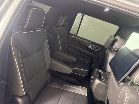 Used 2024 Chevrolet Suburban Premier w/ Advanced Technology Package AWD/4WD image 21