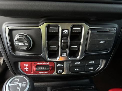 Used 2024 Jeep Wrangler Unlimited Rubicon image 17