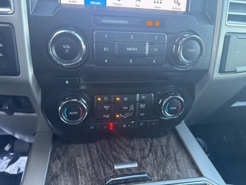 Used 2017 Ford F350 Lariat image 27