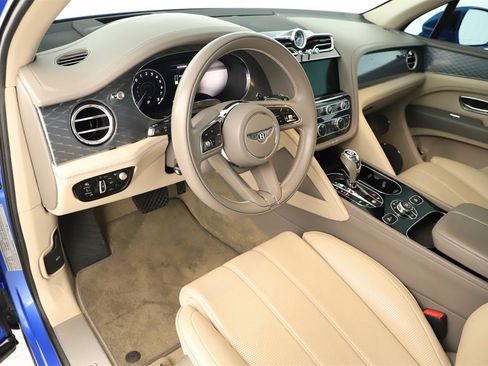 Used 2021 Bentley Bentayga Base image 15