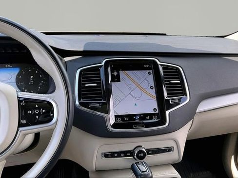 Used 2021 Volvo XC90 T5 Momentum w/ Advanced Package image 9