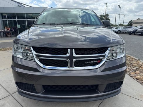 Used 2020 Dodge Journey SE FWD image 3