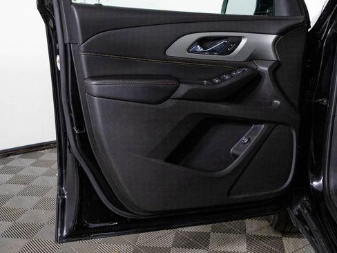 Used 2021 Chevrolet Traverse LT image 30