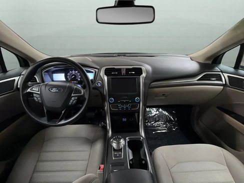 Used 2019 Ford Fusion SE FWD image 9