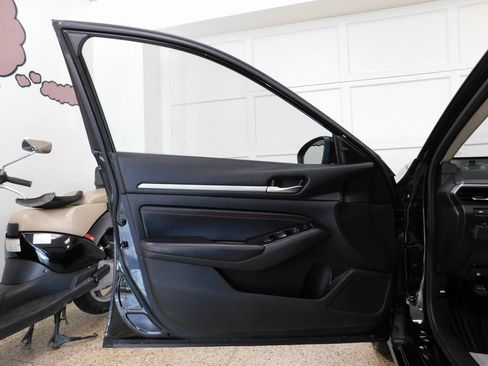 Used 2023 Nissan Altima 2.5 SR image 28