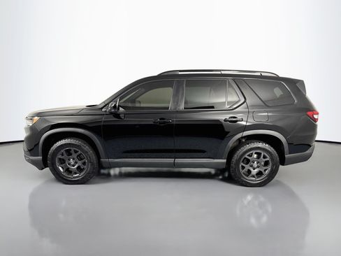 Certified 2025 Honda Pilot TrailSport image 8