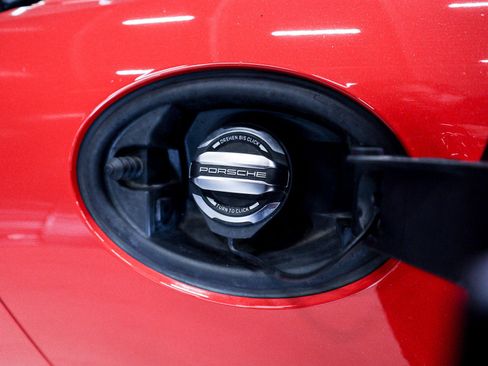 Used 2025 Porsche 718 Cayman image 27