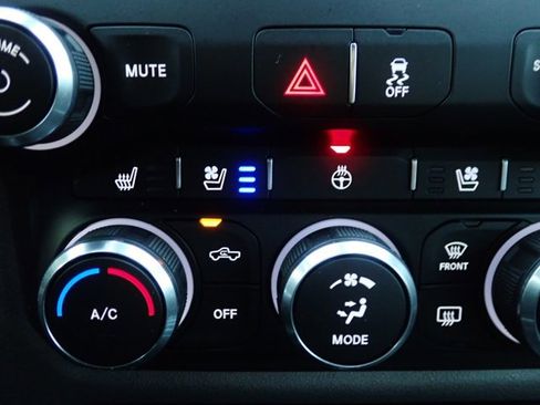Used 2022 RAM 2500 Laramie w/ Night Edition AWD/4WD image 18