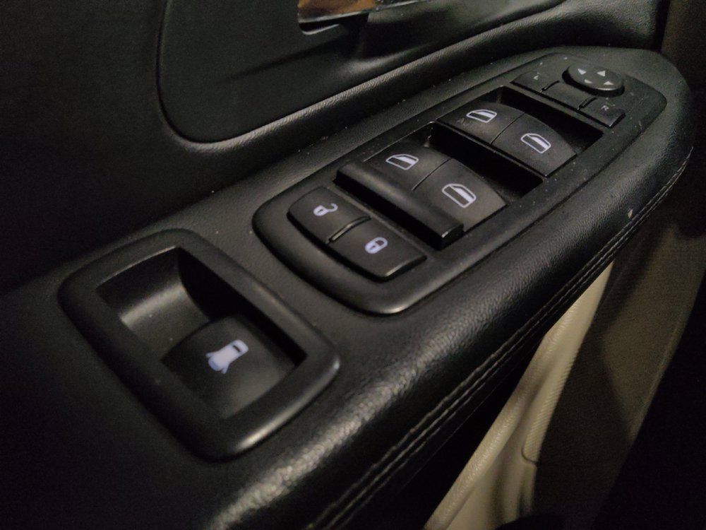 Used 2014 Dodge Grand Caravan SXT FWD image 27