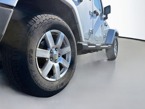 Used 2011 Jeep Wrangler 70th Anniversary w/ Connectivity Group image 15