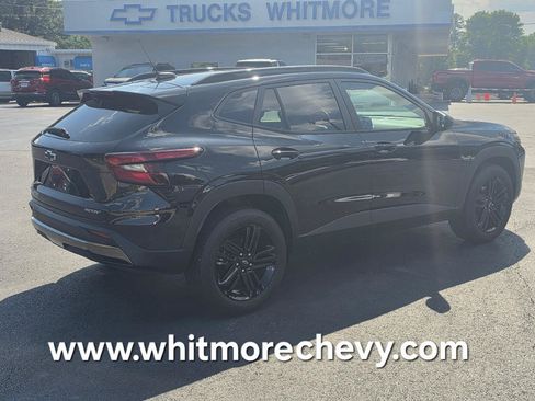 Used 2025 Chevrolet Trax ACTIV w/ Sunroof Package FWD image 4