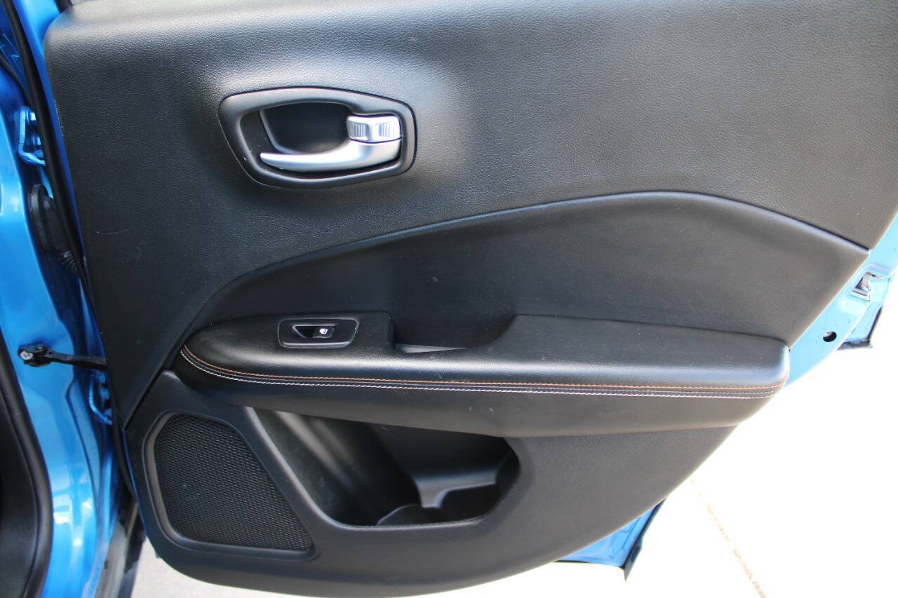 Used 2019 Jeep Compass Latitude AWD/4WD image 5
