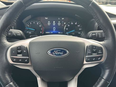 Used 2022 Ford Explorer XLT w/ Equipment Group 202A image 18