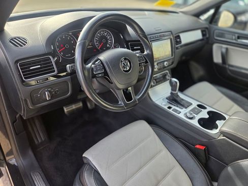 Used 2017 Volkswagen Touareg Wolfsburg Edition image 12