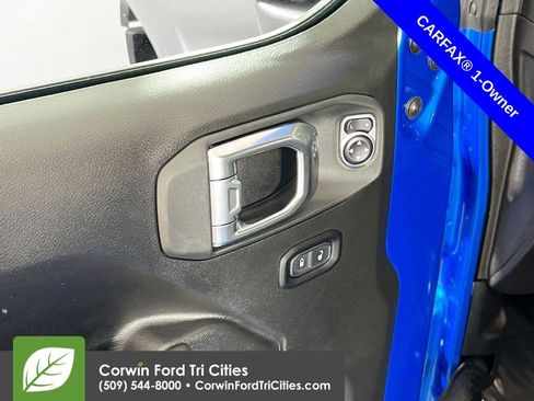 Used 2025 Jeep Wrangler Sport image 11