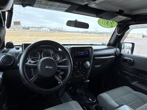 Used 2007 Jeep Wrangler Unlimited Sahara image 24