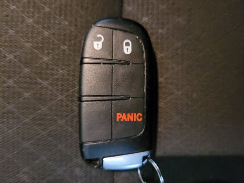 Used 2020 Jeep Grand Cherokee Laredo AWD/4WD image 32