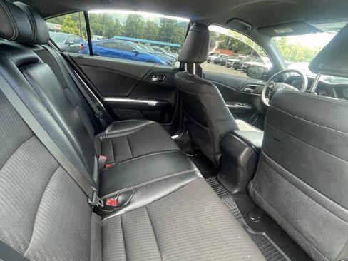 Used 2017 Honda Accord Sport image 18