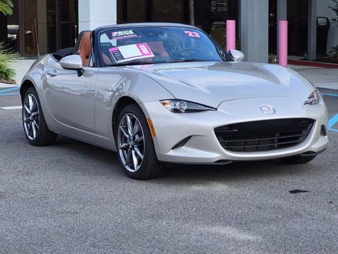Used 2023 MAZDA MX-5 Miata Grand Touring RWD image 3