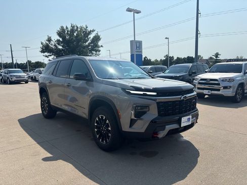 Used 2026 Chevrolet Traverse Z71 w/ Driver Confidence Package AWD/4WD image 3