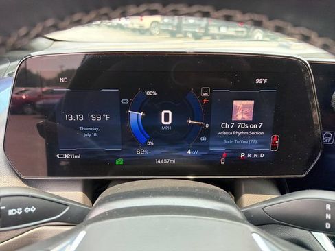 Certified 2025 Chevrolet Equinox EV LT w/ Convenience Package FWD image 17