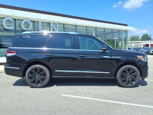 Used 2024 Lincoln Navigator Reserve AWD/4WD image 3