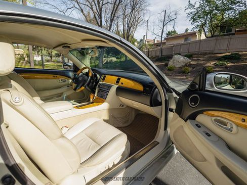 Used 2005 Lexus SC 430 Convertible image 40