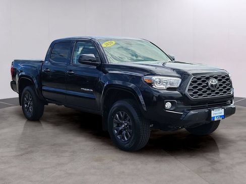 Used 2020 Toyota Tacoma SR5 AWD/4WD image 3