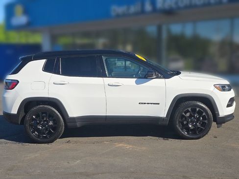 Used 2022 Jeep Compass Latitude w/ Convenience Group AWD/4WD image 9