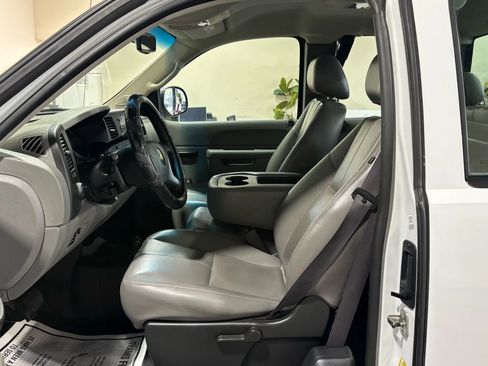 Used 2011 Chevrolet Silverado 1500 W/T image 9