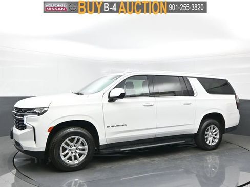 Used 2023 Chevrolet Suburban LT AWD/4WD image 2