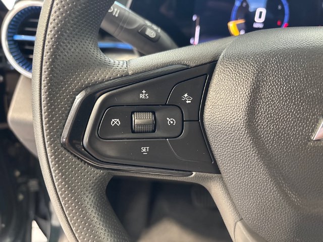 Used 2025 Chevrolet Trax LT FWD image 7