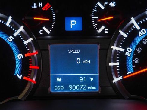Used 2017 Toyota 4Runner TRD Off-Road Premium AWD/4WD image 4