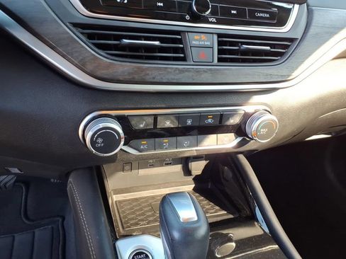Used 2024 Nissan Altima 2.5 SV w/ SV Premium Package FWD image 13