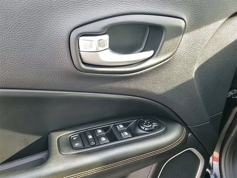 Used 2017 Jeep Compass Limited image 9