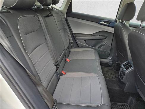 Used 2024 Volkswagen Taos SE w/ Panoramic Sunroof Package FWD image 20