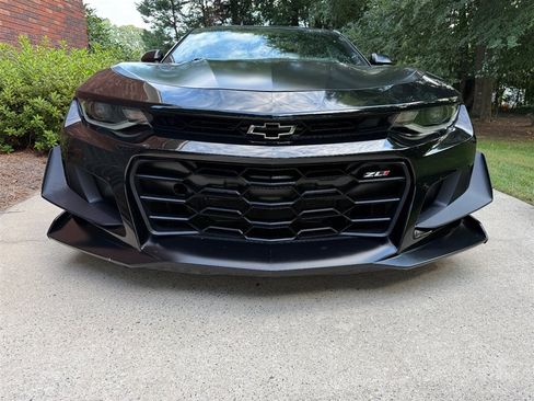 Used 2018 Chevrolet Camaro ZL1 RWD image 10