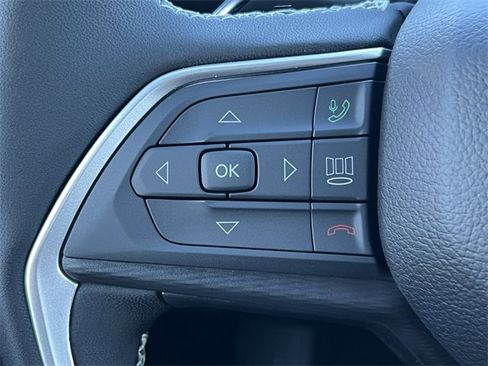 New 2025 Jeep Grand Cherokee Altitude image 18