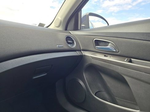 Used 2016 Chevrolet Cruze LT w/ Technology Package FWD image 27