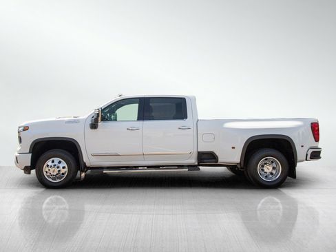 Used 2024 Chevrolet Silverado 3500 High Country w/ High Country Premium Package AWD/4WD image 2