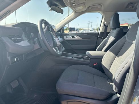 Used 2025 Ford Explorer Active RWD image 10